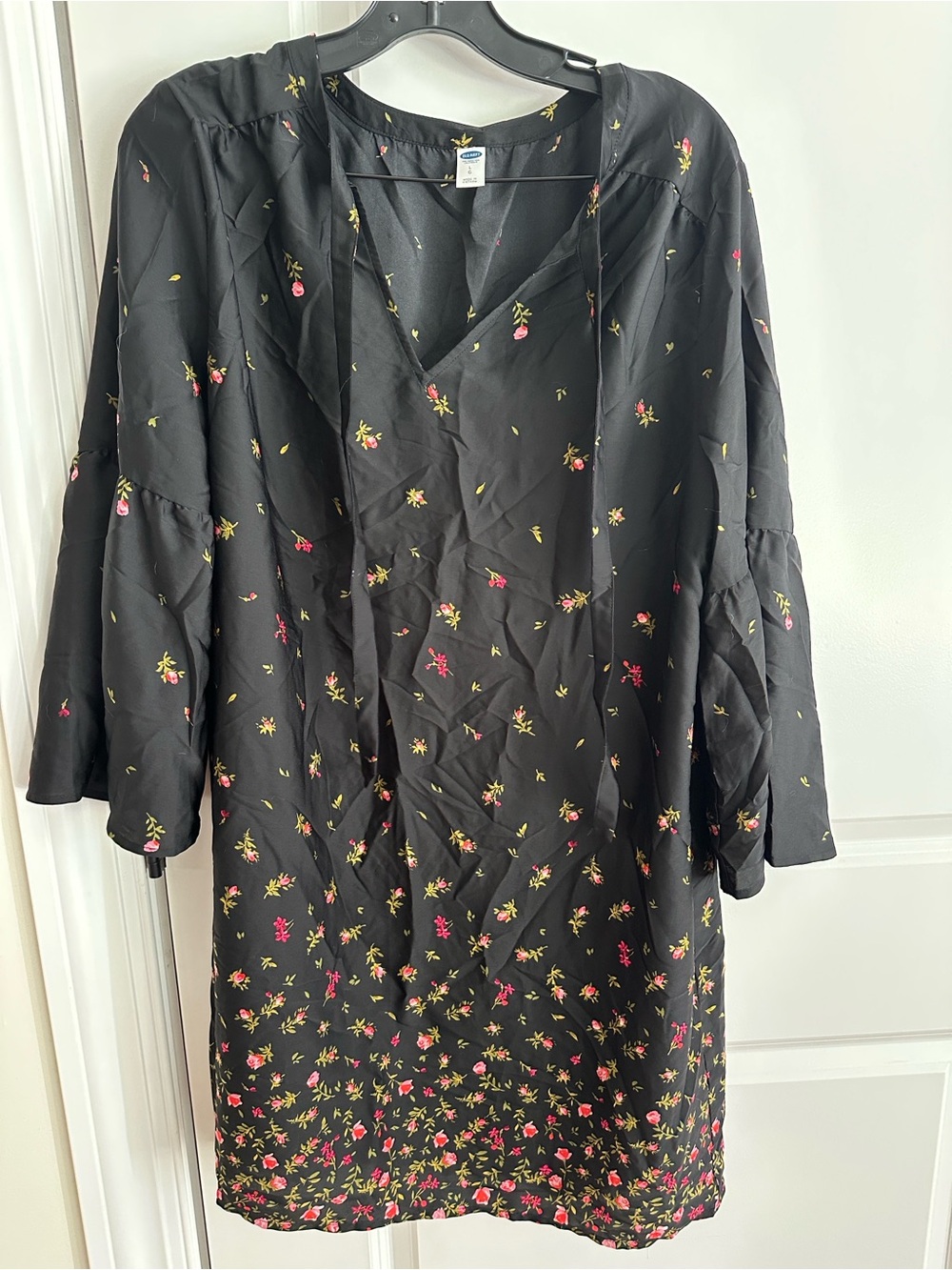 Old Navy Black Floral V-Neck Long Sleeve Dress